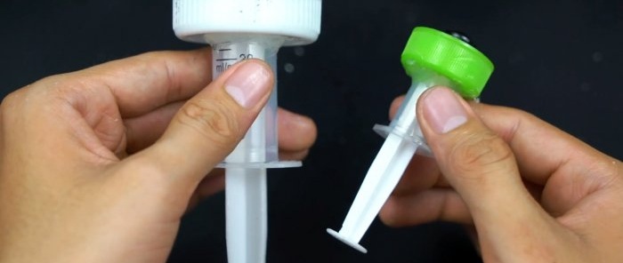 How to make a washbasin from a syringe and a plastic bottle