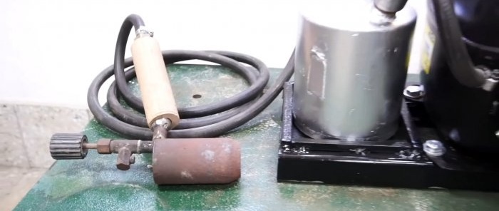 Making a powerful burner from the refrigerator compressor