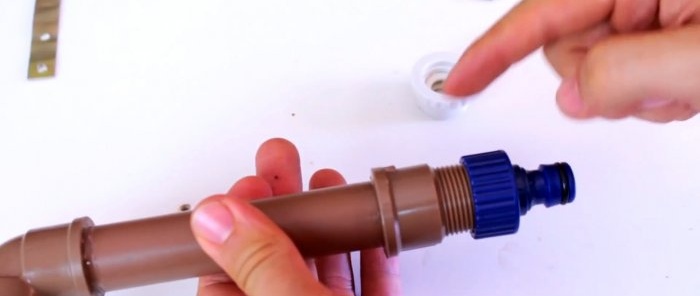 Come realizzare un irrigatore con un ampio raggio di irrigazione con tubi in PVC