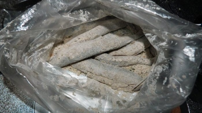 Why use a plastic bag when frying capelin?