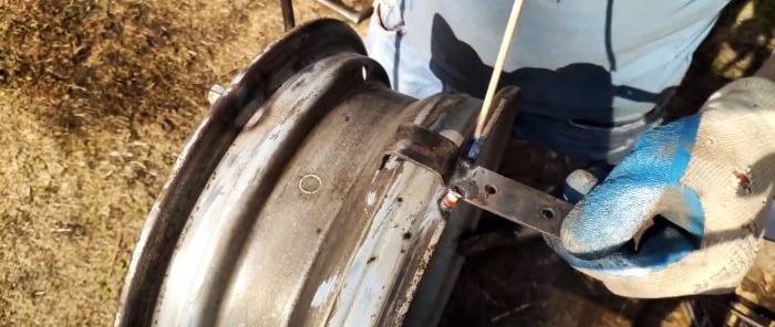 How to quickly weld a hose reel from old car parts