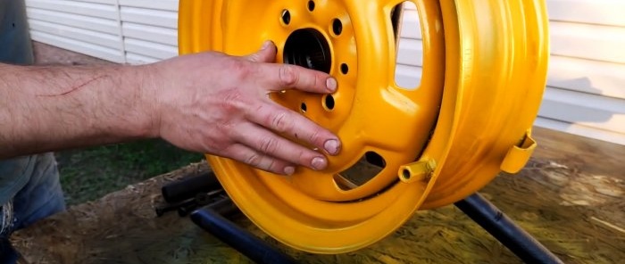 How to quickly weld a hose reel from old car parts