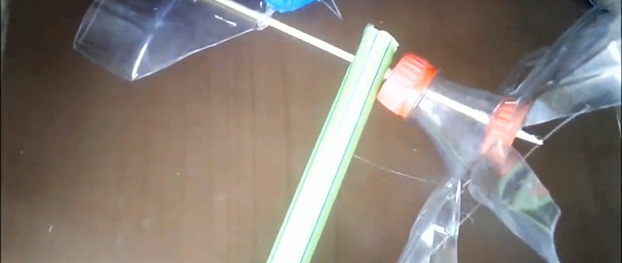 How to make a simple wind vane from a PET bottle in 5 minutes