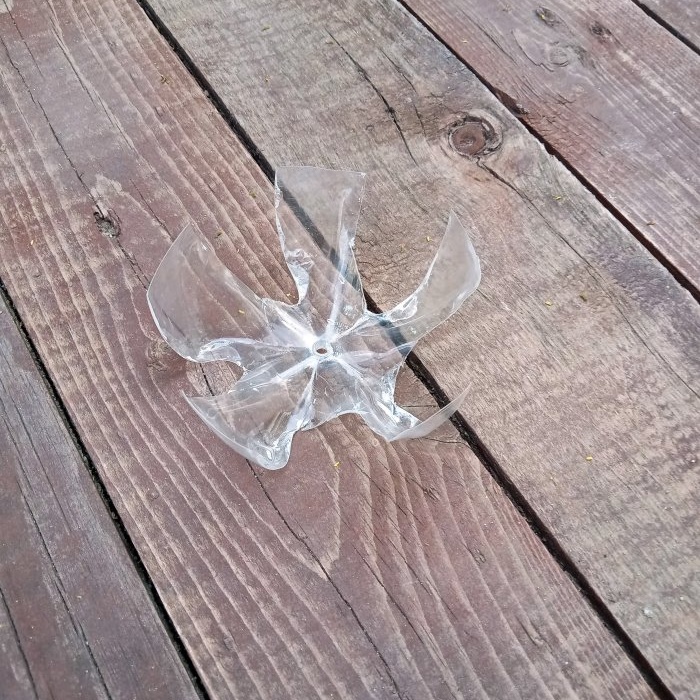 This bottle spinner will instantly scare away all the birds in your area.