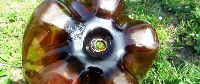 With such a pinwheel made of PET bottles, birds will fly around your area