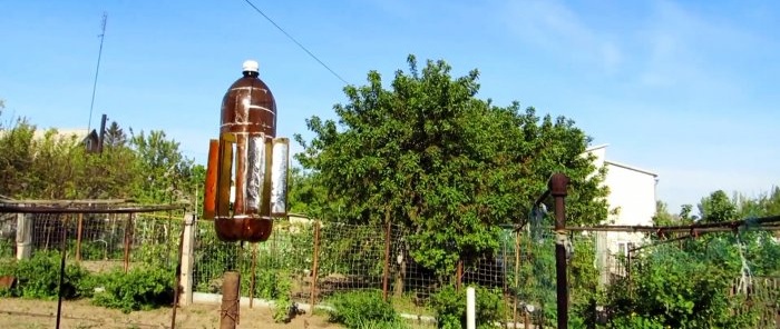 With such a pinwheel made of PET bottles, birds will fly around your area