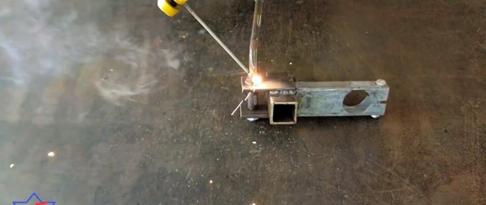 A very simple drilling machine made from the most affordable materials