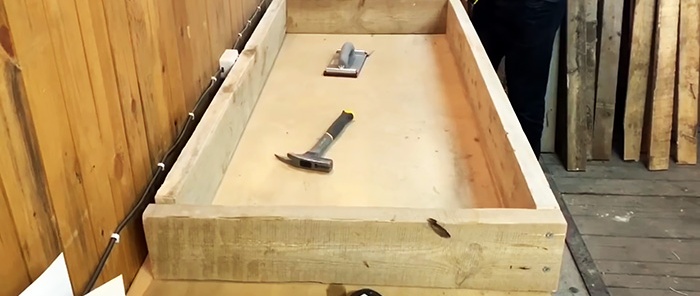 How to make a door to a bathhouse of an interesting design from old boards