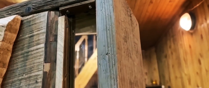 How to make a door to a bathhouse of an interesting design from old boards