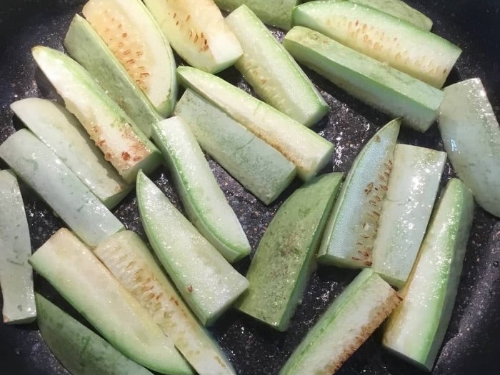 Zucchini appetizer in soy sauce