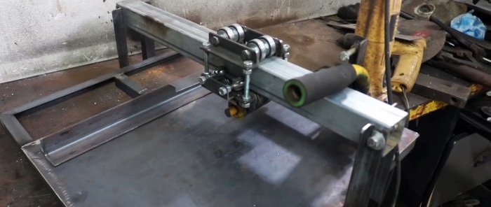 Do-it-yourself miter saw based on a grinder with a broach