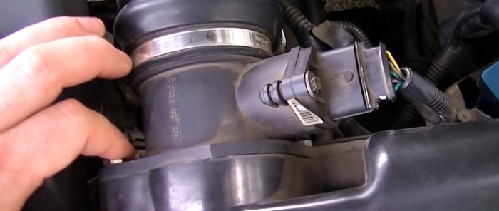 How to easily check and detect air leaks on a car