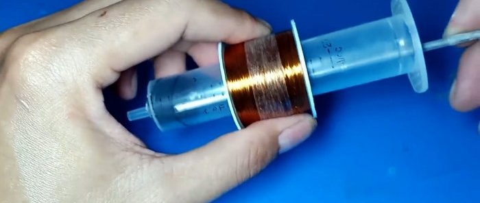 How to make a flashlight with a generator from a syringe