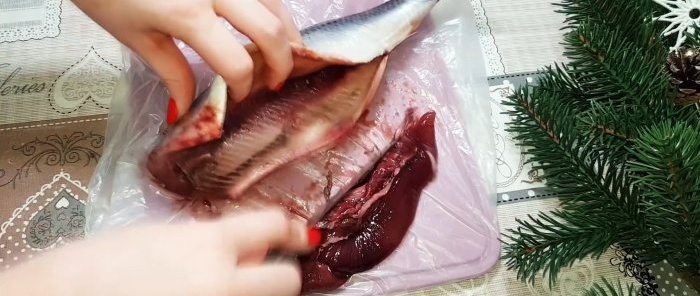 How to fillet a herring without bones in 1 minute