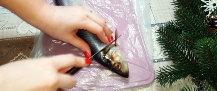 How to fillet a herring without bones in 1 minute