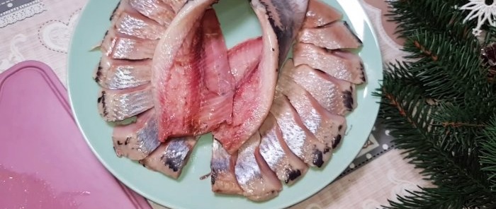 How to fillet a herring without bones in 1 minute