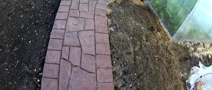 Making a concrete garden path under a stone with your own hands is not difficult