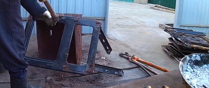 How much can you earn by disassembling an old gas stove for scrap metal?