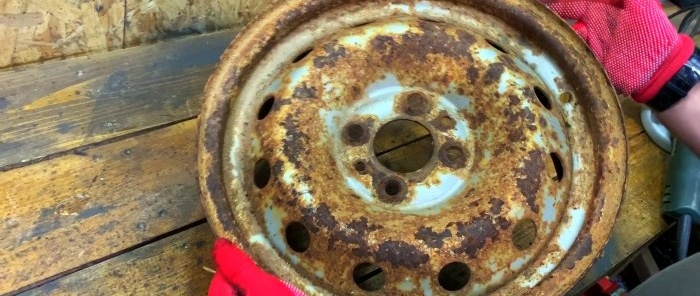 Stand for splitting firewood with a hammer from an old car wheel