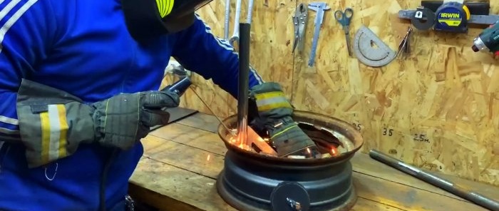 Stand for splitting firewood with a hammer from an old car wheel