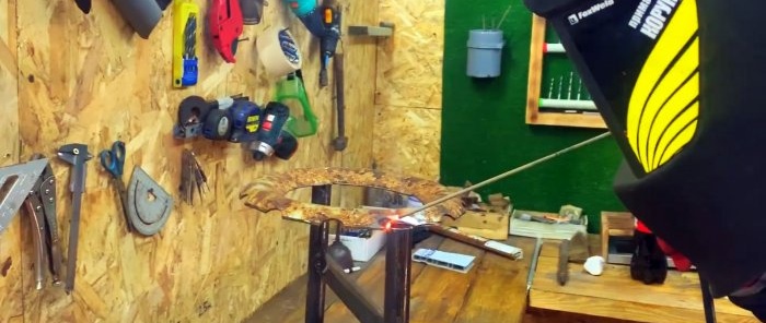 Stand for splitting firewood with a hammer from an old car wheel