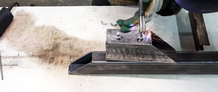 How to make a template for quickly cutting a profile pipe at angles of 45 and 90 degrees