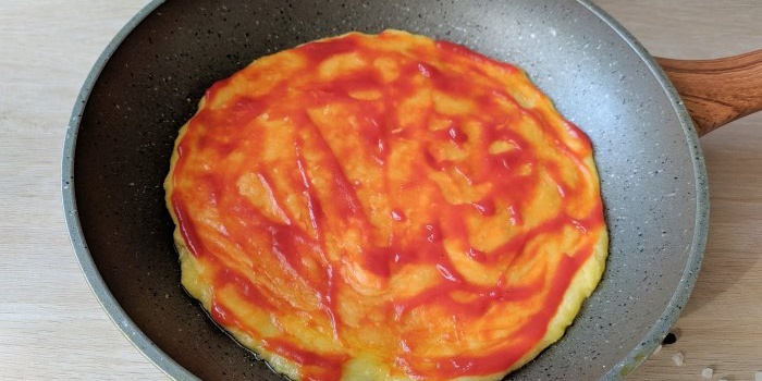 Quick pizza without yeast in a frying pan