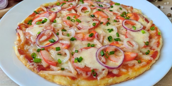 Quick pizza without yeast in a frying pan