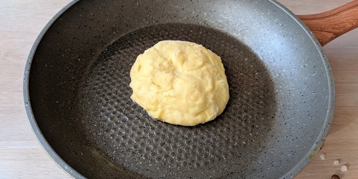 Quick pizza without yeast in a frying pan