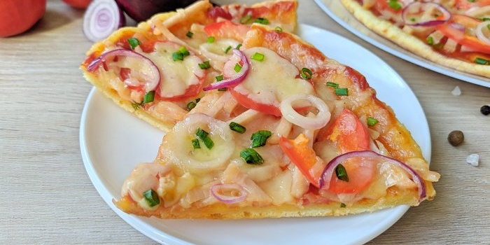 Quick pizza without yeast in a frying pan