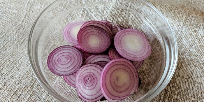 Instant pickled onions