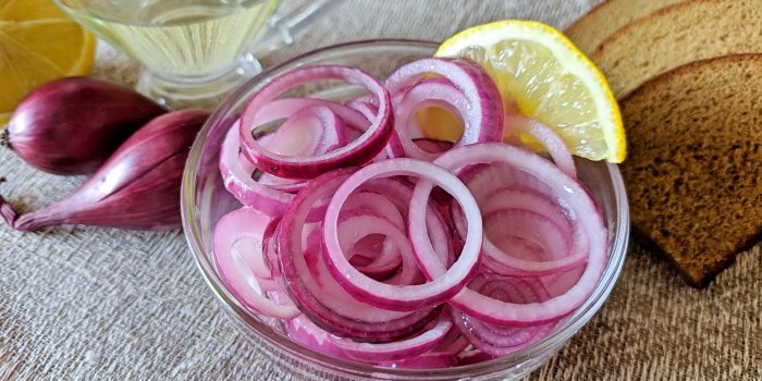 Instant pickled onions