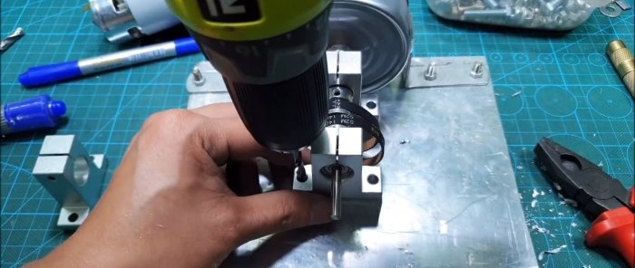 How to make a powerful pump with two motors from cans