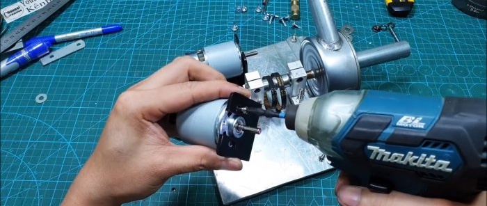 How to make a powerful pump with two motors from cans