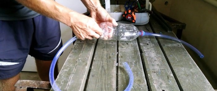 How to drain gasoline without swallowing a bulb from a PET bottle onto a hose