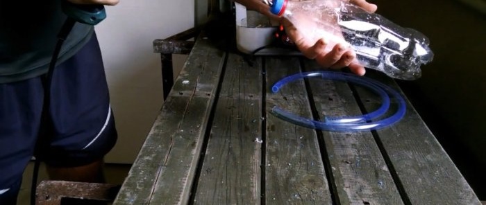 How to drain gasoline without swallowing a bulb from a PET bottle onto a hose