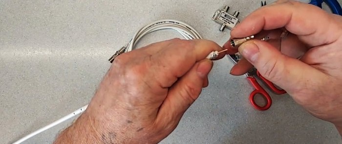 A simple antenna for digital TV with your own hands based on a splitter