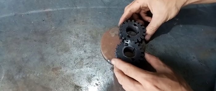 How to Make a Heavy Duty Self-Clamping Wrench from Scrap Metal