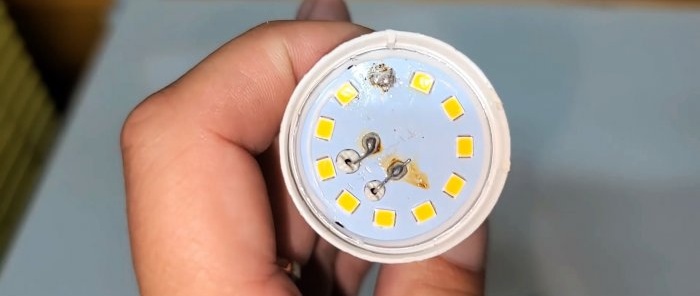 How to repair a light bulb in 5 minutes without spare parts