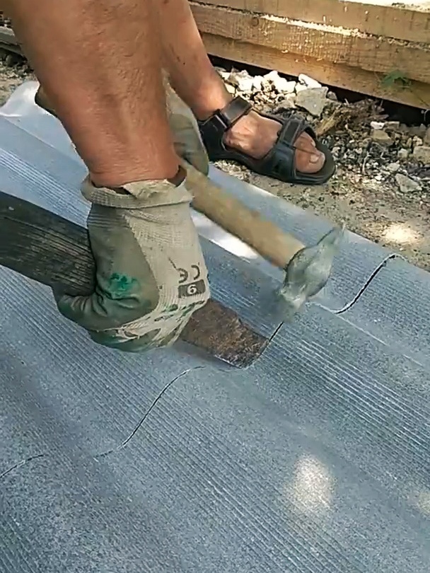 No need for a grinder. We chop slate smoothly, quickly and without dust.