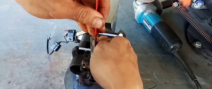 How to make a simple jigsaw from a refrigerator compressor