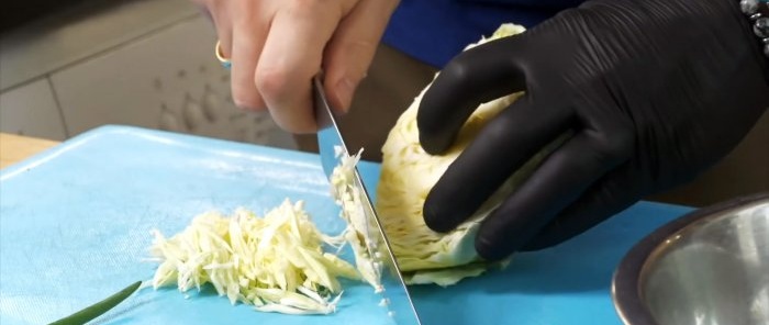 You can't imagine how delicious cabbage and cucumber salad will be with this secret ingredient.