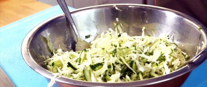 You can't imagine how delicious cabbage and cucumber salad will be with this secret ingredient.