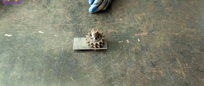 How to make a drill stand for a hand drill from a roller chain