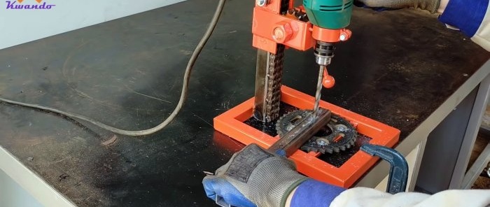 How to make a drill stand for a hand drill from a roller chain