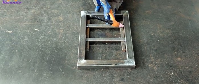 How to make a drill stand for a hand drill from a roller chain