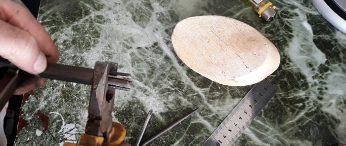 How to make a mini metal hacksaw for working in hard-to-reach places