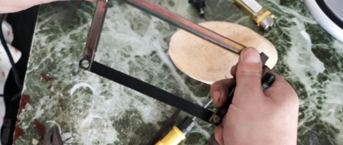 How to make a mini metal hacksaw for working in hard-to-reach places