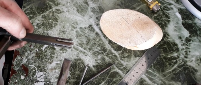 How to make a mini metal hacksaw for working in hard-to-reach places