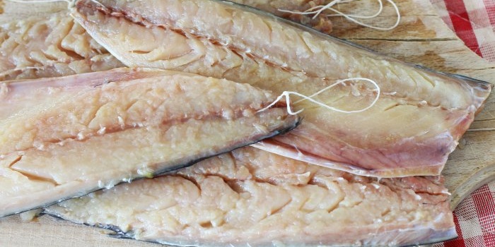 Dried mackerel at home